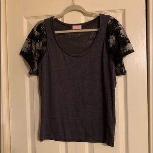 Goldie gray shirt with black lace sleeves ❤️
